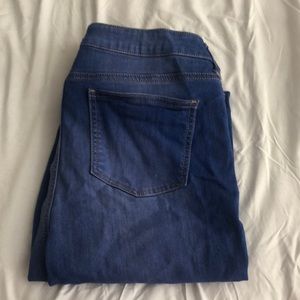 Celebrity pink jeans. Light wash, stretchy waist, straight leg